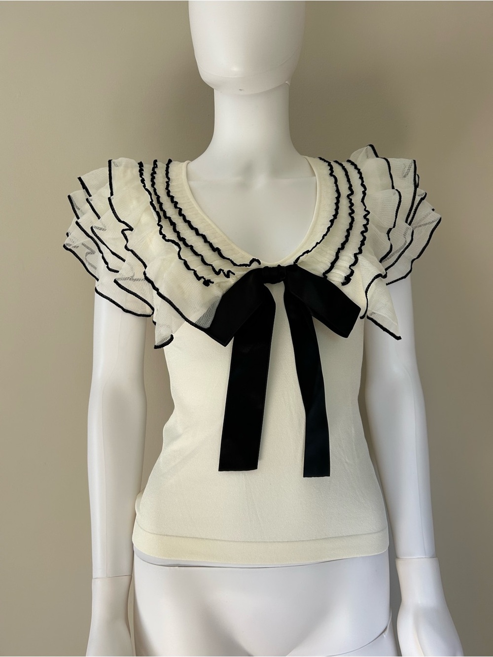 Valentino Vintage Ivory Knit Top Black Bow Ruffle Trim Size S Made in Italy